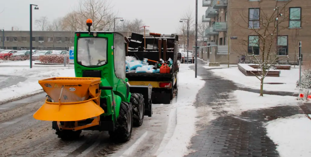 Snerydning-i-Valby-1030x687