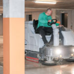 Maskine som rengøre parkeringsfaciliteter