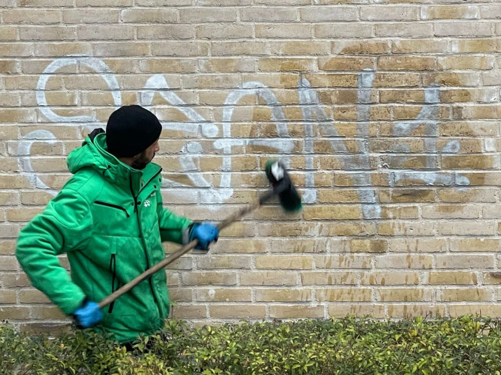 Skånsom rens for graffiti