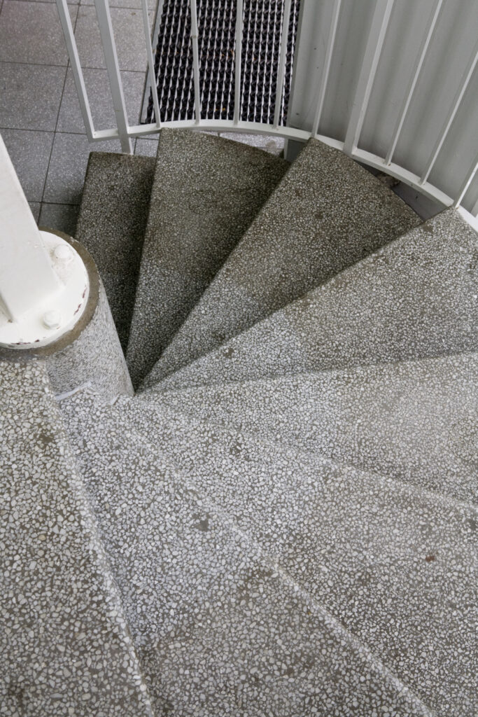 Hovedrengøring trappeopgang