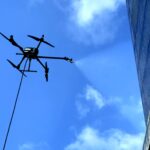 Drone pudser vinduer