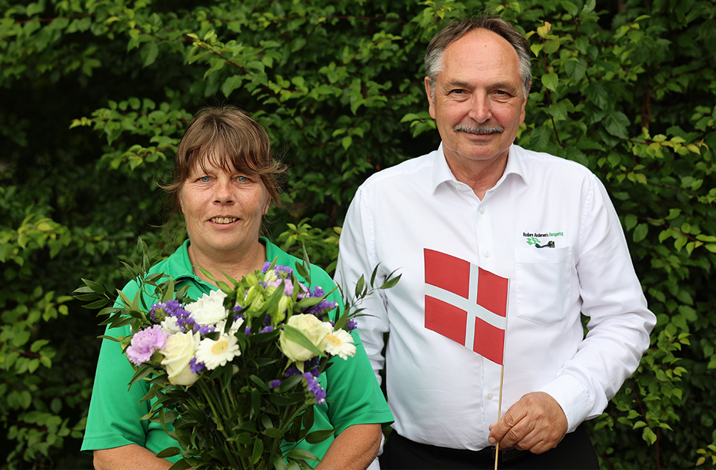 Medarbejderen Tina fra Anders Andersens Rengøring bliver fejret