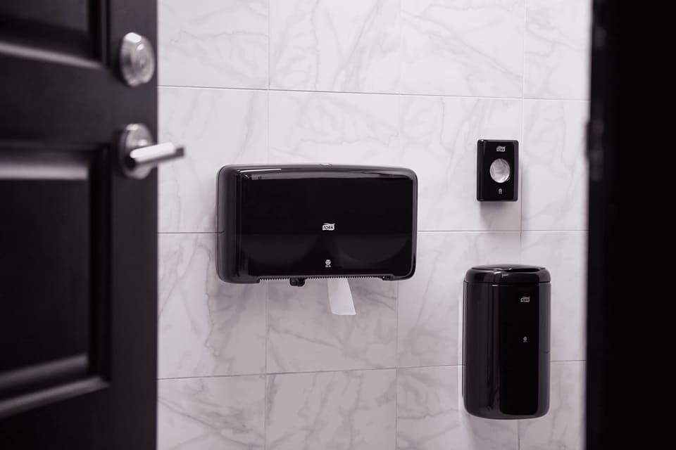 Dispenser fra Tork til toilettet