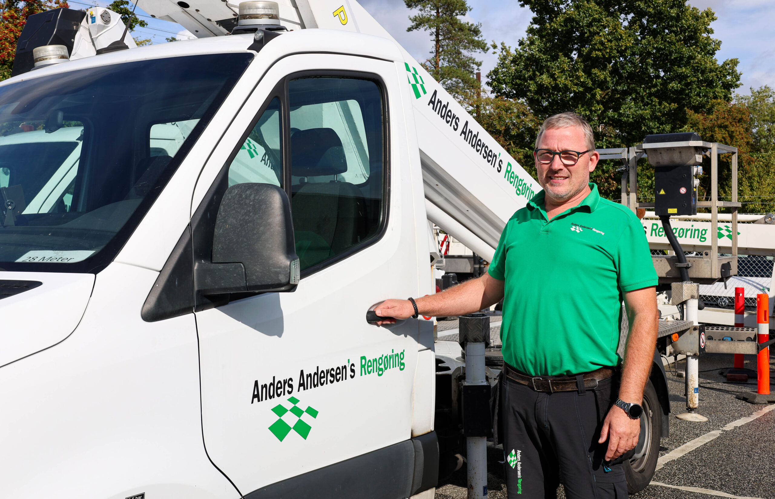 30 års jubilæum i vinduespolering til erhverv.